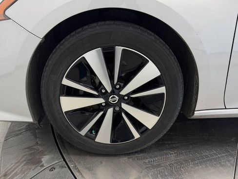 Used 2022 Nissan Altima 2.5 SV FWD image 11
