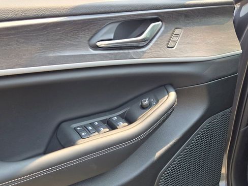 New 2025 Jeep Grand Cherokee Limited image 23