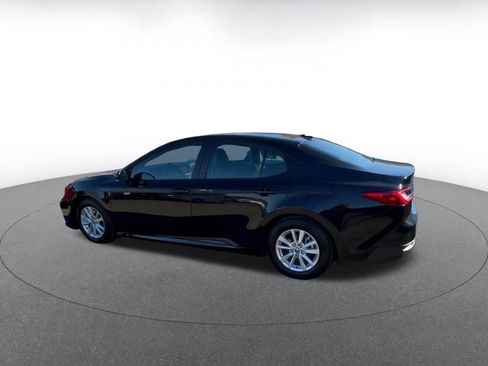 Used 2025 Toyota Camry LE image 10