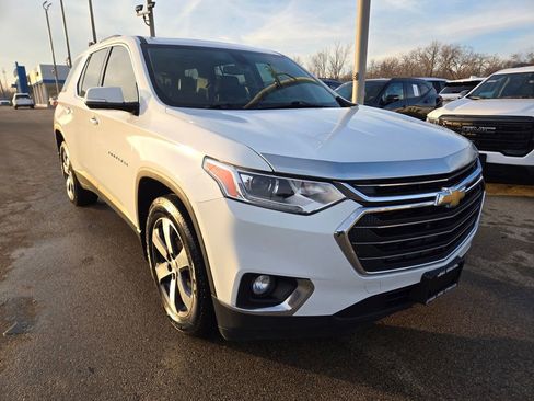 Used 2018 Chevrolet Traverse LT image 1