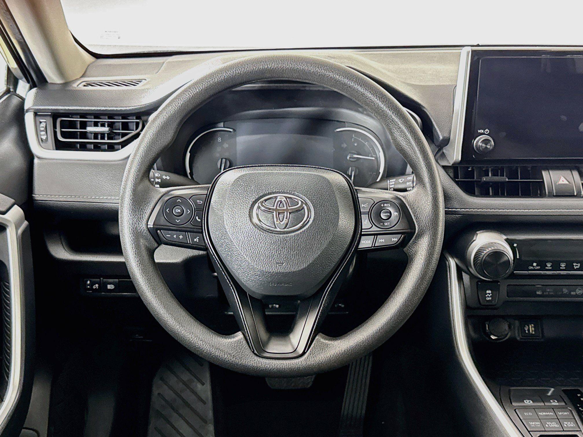 Certified 2025 Toyota RAV4 LE AWD/4WD image 4