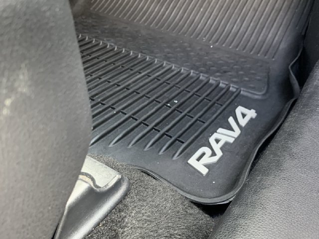 Used 2021 Toyota RAV4 XLE Premium FWD image 14