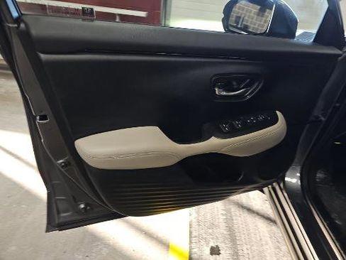 Certified 2025 Honda HR-V LX image 14