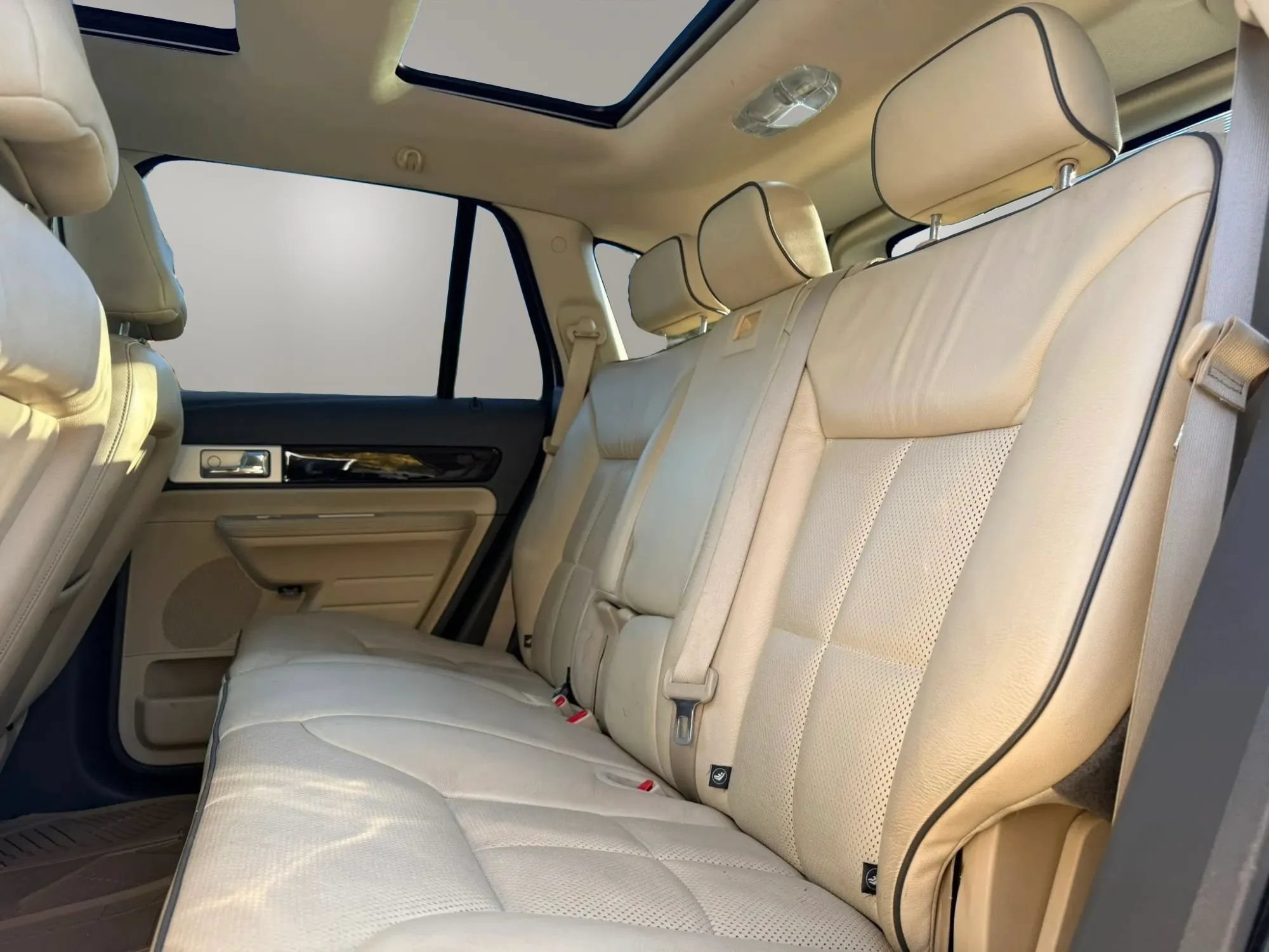 Used 2010 Lincoln MKX AWD image 9