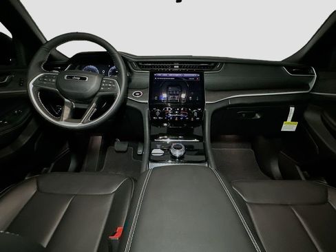 New 2025 Jeep Grand Cherokee L Limited w/ Luxury Tech Group II AWD/4WD image 9