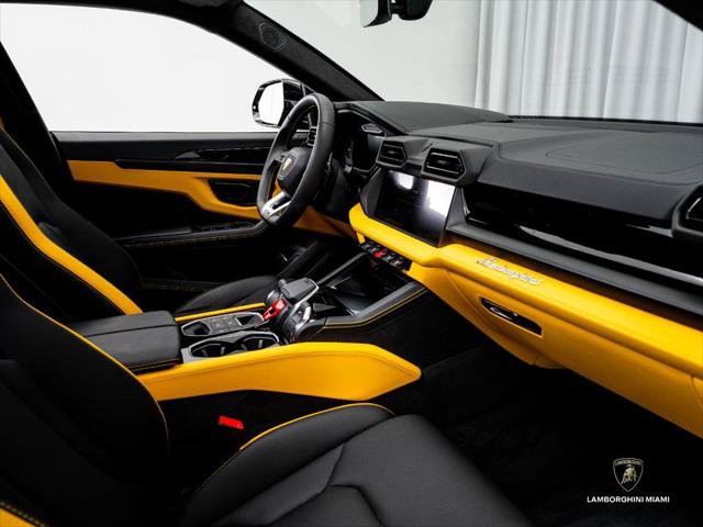 Used 2025 Lamborghini Urus SE AWD/4WD image 43