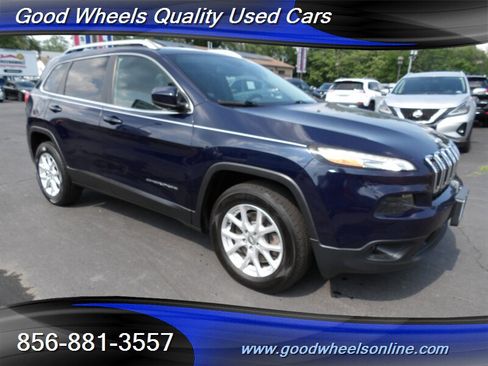 Used 2016 Jeep Cherokee Latitude w/ Cold Weather Group AWD/4WD image 3