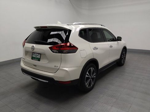 Used 2020 Nissan Rogue SV w/ Sun & Sound Touring Package FWD image 9