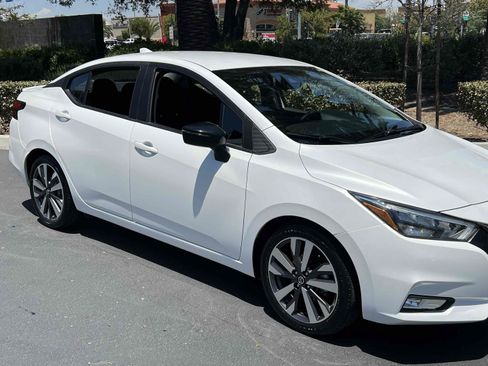 Used 2020 Nissan Versa SR FWD image 39