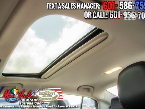 Used 2025 Nissan Sentra SR w/ SR Premium Package FWD image 11