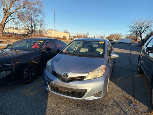 Used 2013 Toyota Yaris LE image 9