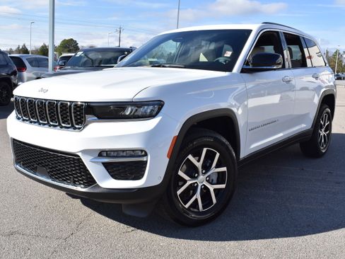 Used 2025 Jeep Grand Cherokee Limited w/ Luxury Tech Group II image 5