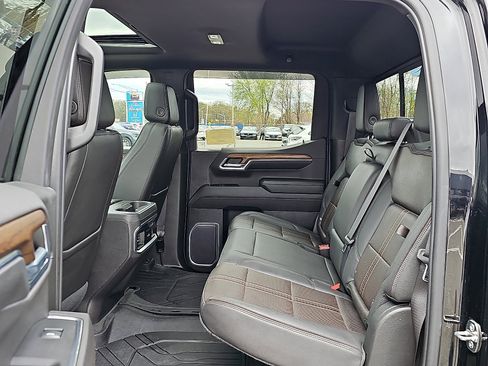 Used 2022 Chevrolet Silverado 1500 High Country w/ High Country Premium Package AWD/4WD image 10