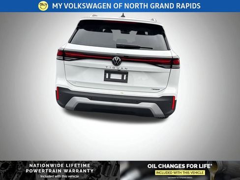 New 2025 Volkswagen Tiguan SE image 4