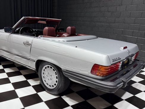 Used 1988 Mercedes-Benz 560 SL image 8