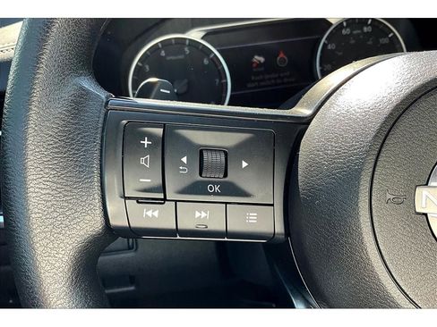 Used 2024 Nissan Rogue SV image 21