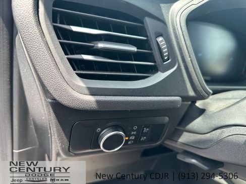 Used 2025 Ford Escape Active AWD/4WD image 10