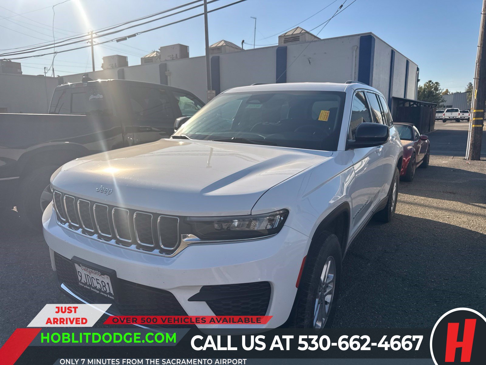 Certified 2023 Jeep Grand Cherokee Laredo AWD/4WD image 1
