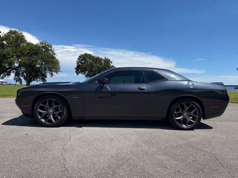 Used 2019 Dodge Challenger R/T RWD image 3
