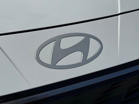 Used 2025 Hyundai Elantra Limited image 8