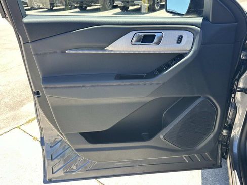 New 2026 Ford Explorer Active RWD image 10