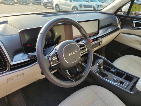 Certified 2025 Kia Sorento S FWD image 20