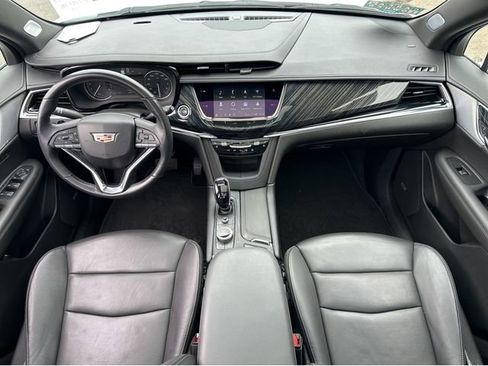 Certified 2023 Cadillac XT6 Premium Luxury FWD image 8