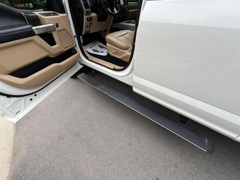 Used 2020 Ford F250 Lariat w/ Lariat Ultimate Package AWD/4WD image 26
