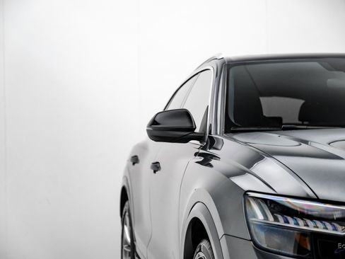 Used 2022 Audi RS Q8 image 21