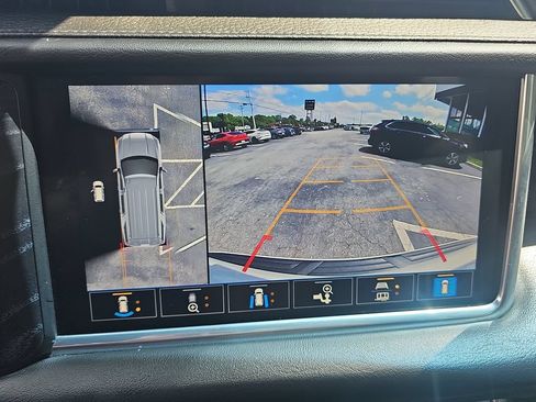 Used 2021 GMC Yukon XL Denali w/ Denali Premium Package AWD/4WD image 25