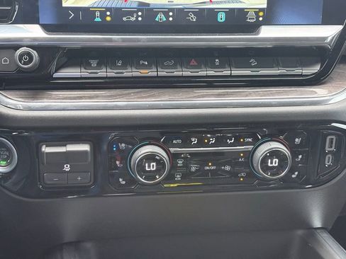 Used 2024 Chevrolet Silverado 2500 LTZ w/ LTZ Texas Edition image 11