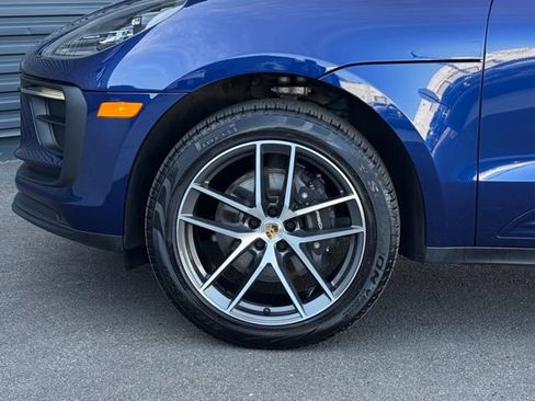 Certified 2025 Porsche Macan AWD/4WD image 11