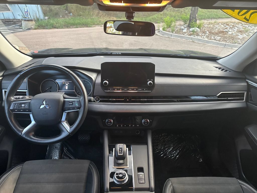 Used 2024 Mitsubishi Outlander FWD image 14