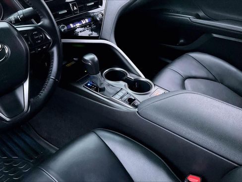 Used 2022 Toyota Camry XSE image 19