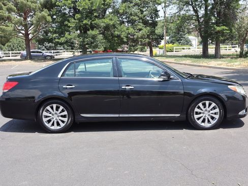 Used 2011 Toyota Avalon Limited FWD image 3