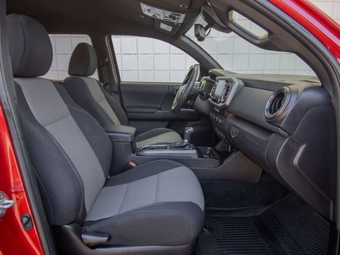 Used 2022 Toyota Tacoma TRD Off-Road image 21