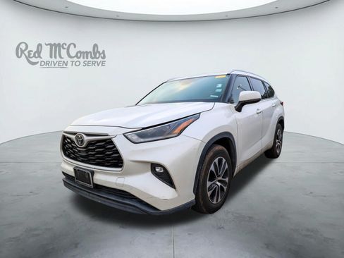 Used 2021 Toyota Highlander XLE FWD image 1