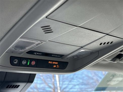 Used 2023 Chevrolet Equinox LT image 39