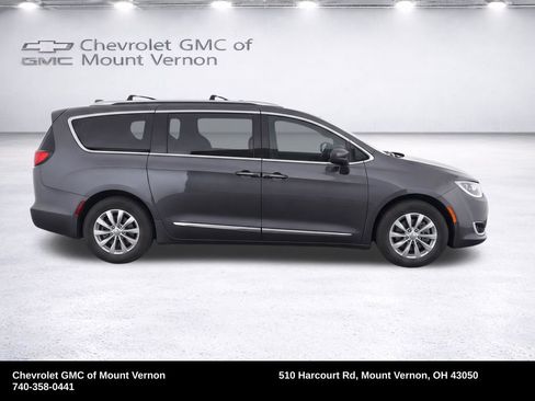 Used 2018 Chrysler Pacifica Touring-L Plus FWD image 9