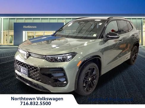 Used 2025 Volkswagen Tiguan SE R-Line AWD/4WD image 1