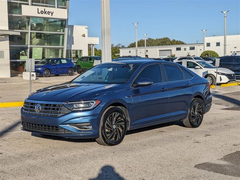 Used 2019 Volkswagen Jetta SEL Premium image 2