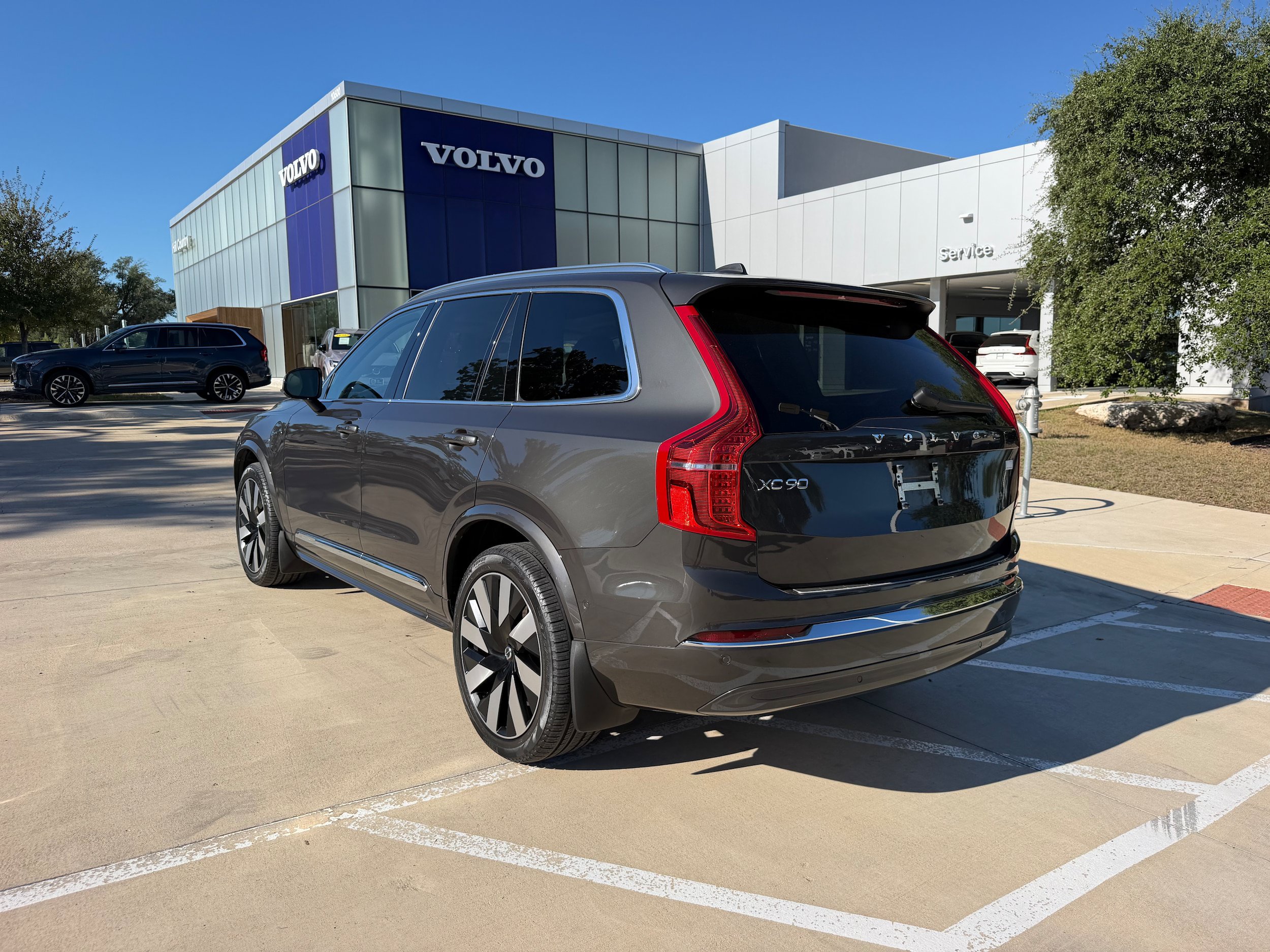 Certified 2024 Volvo XC90 T8 Plus w/ Protection Package Premier AWD/4WD image 4
