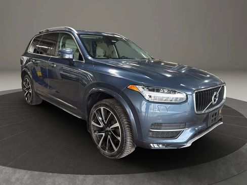 Used 2018 Volvo XC90 T6 Momentum w/ Momentum Plus Package AWD/4WD image 3