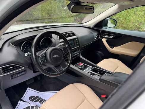 Used 2018 Jaguar F-PACE Premium AWD/4WD image 9