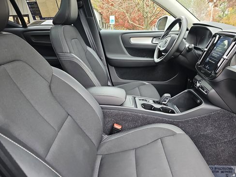 Used 2020 Volvo XC40 T5 Momentum image 10