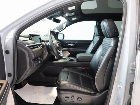 Used 2024 GMC Sierra EV Denali image 13