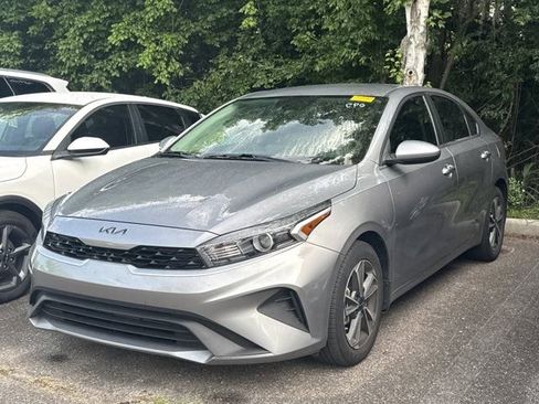 Used 2023 Kia Forte LXS FWD image 3