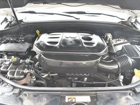 Used 2017 Jeep Grand Cherokee Overland w/ Jeep Active Safety Group AWD/4WD image 30
