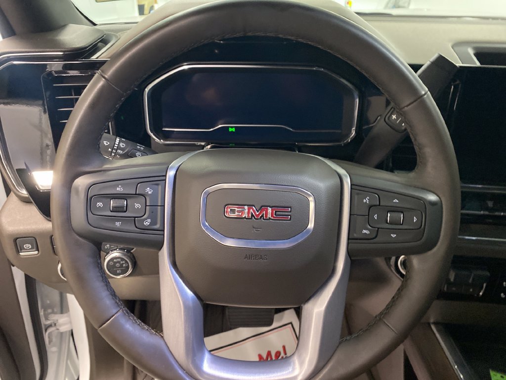 Used 2025 GMC Sierra 2500 SLT w/ SLT Premium Package AWD/4WD image 18
