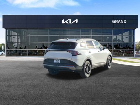 New 2026 Kia Sportage EX image 5
